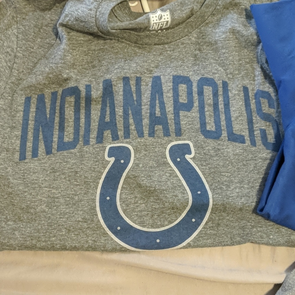 Shirts - Picture 4 of 4